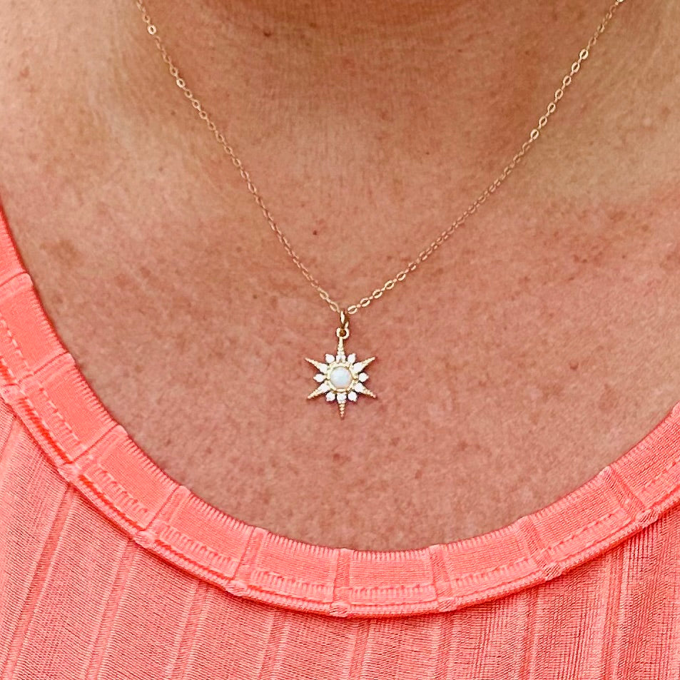 Stellina Opal Stjerne Halskjede