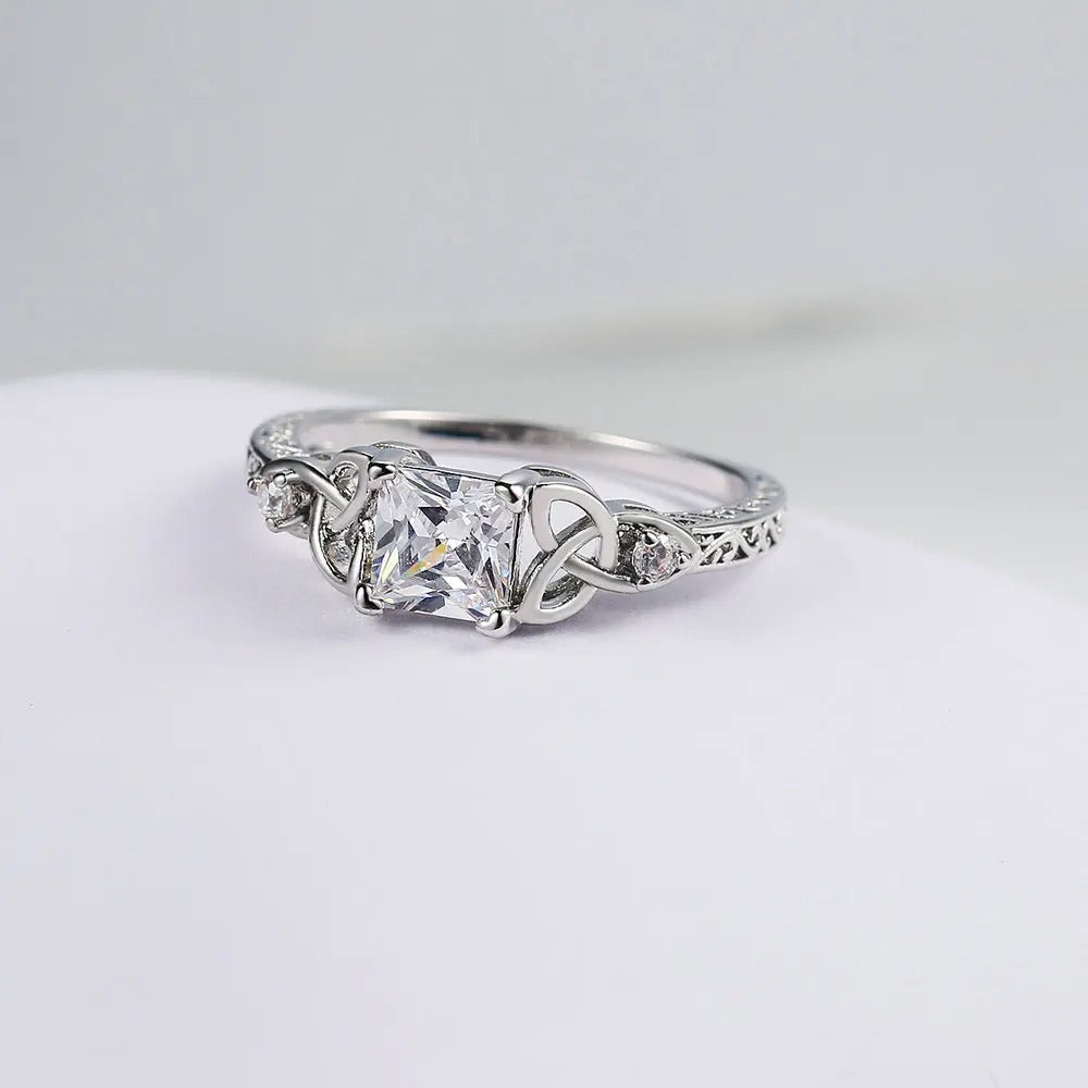 Sølv Senter Kvadrat Edelsten Knute Design Ring